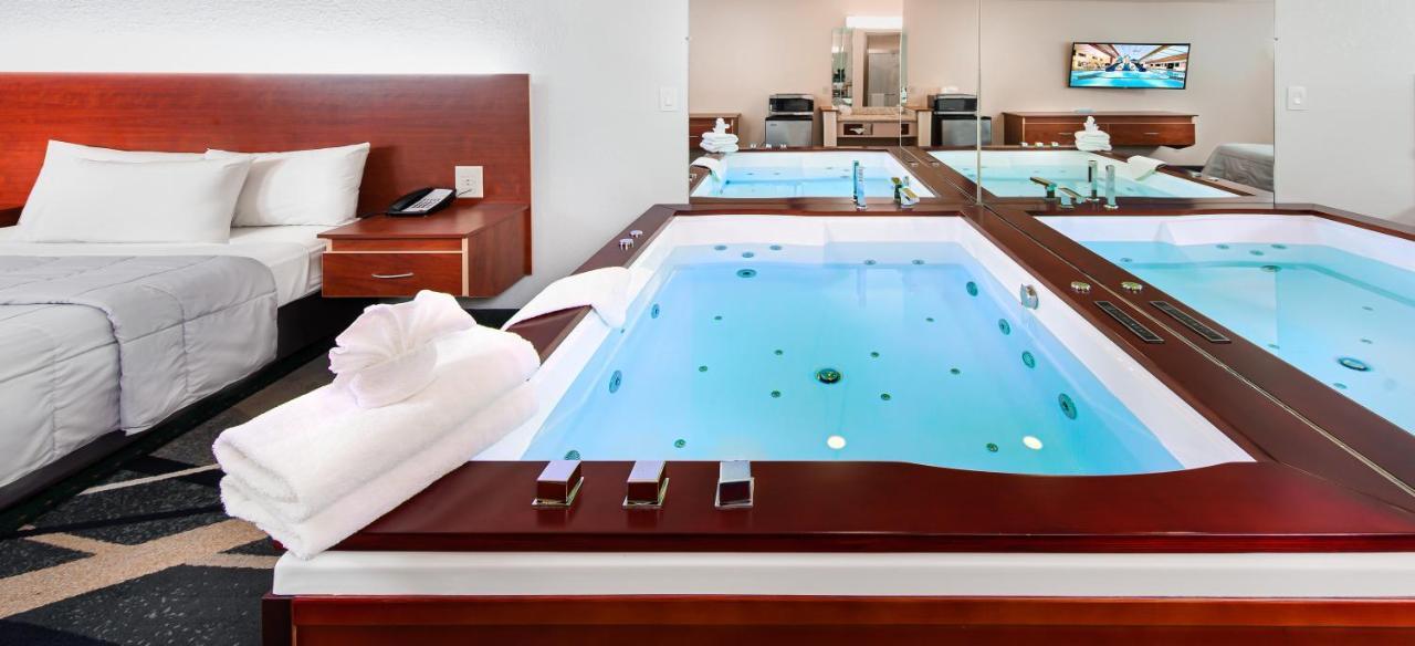 Grand Marquis Waterpark Hotel & Suites Лейк-Делтон Екстер'єр фото